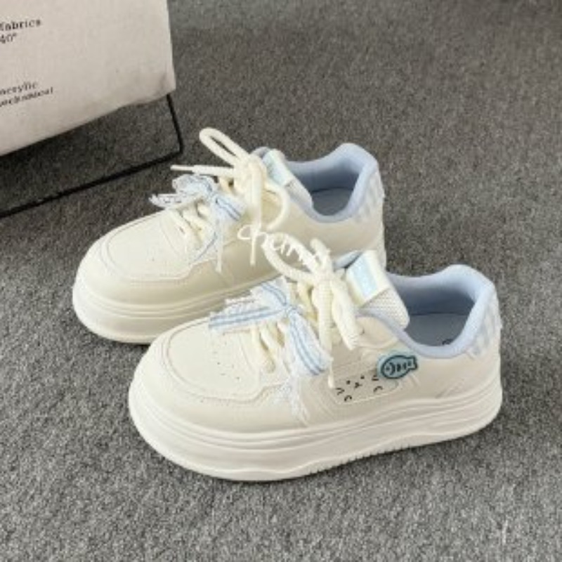 Embroidery Garments - Damskie białe sneakersy na platformie w